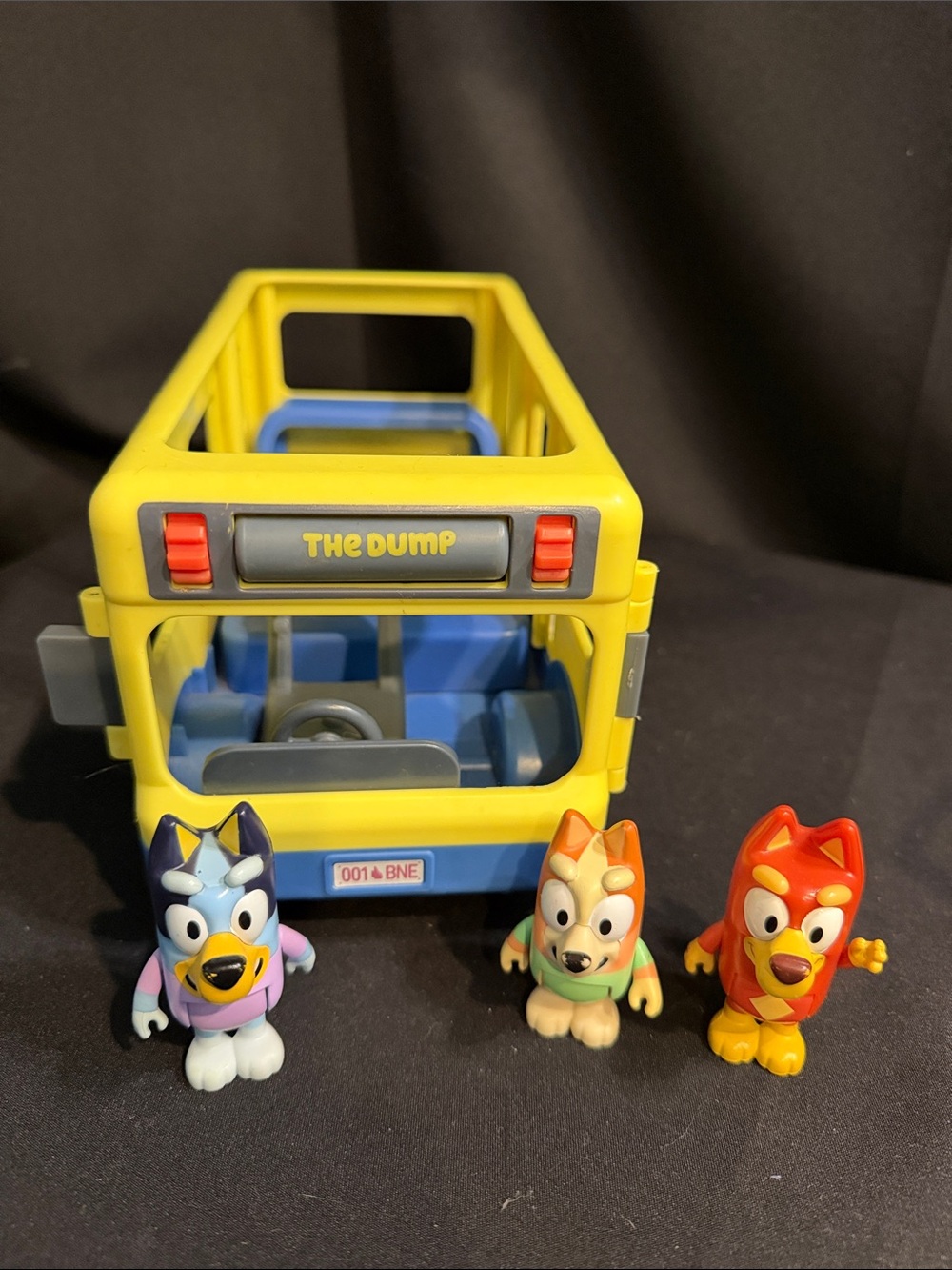 Bluey Garbage Truck & Bus~6 Figures - Picture 2 of 9